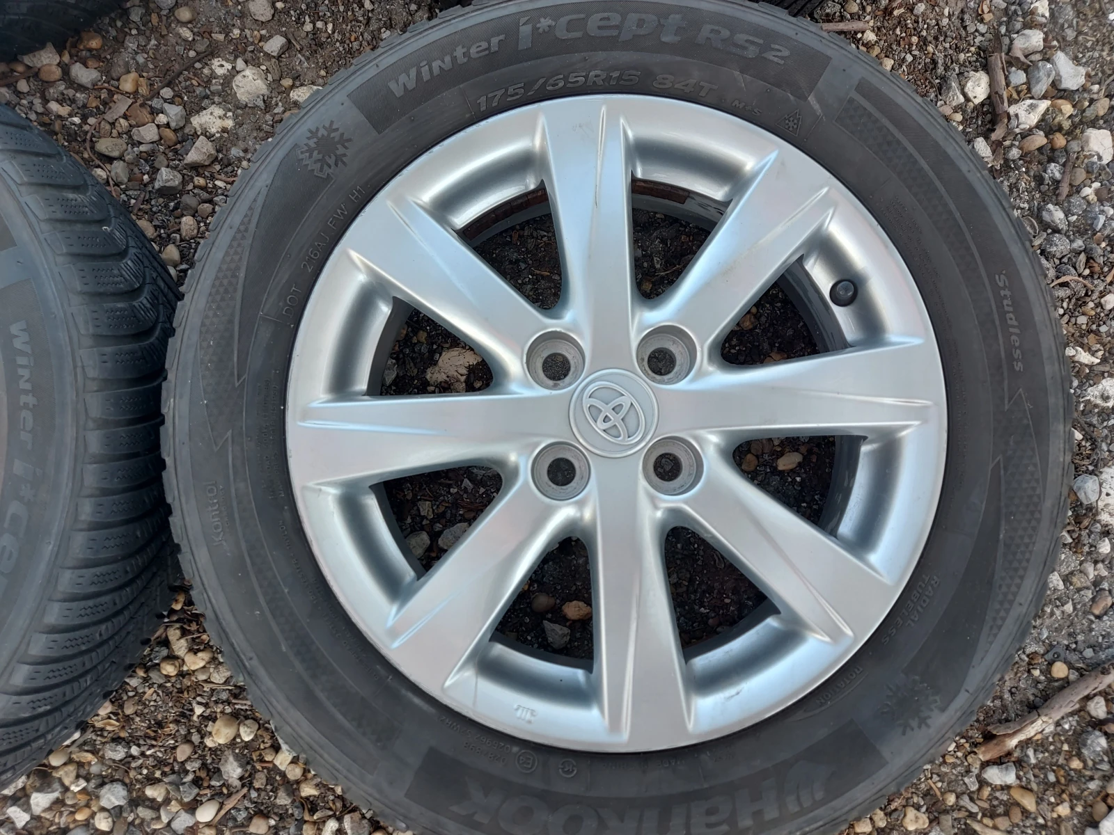 Гуми с джанти Hankook 175/65R15, снимка 2 - Гуми и джанти - 54224535