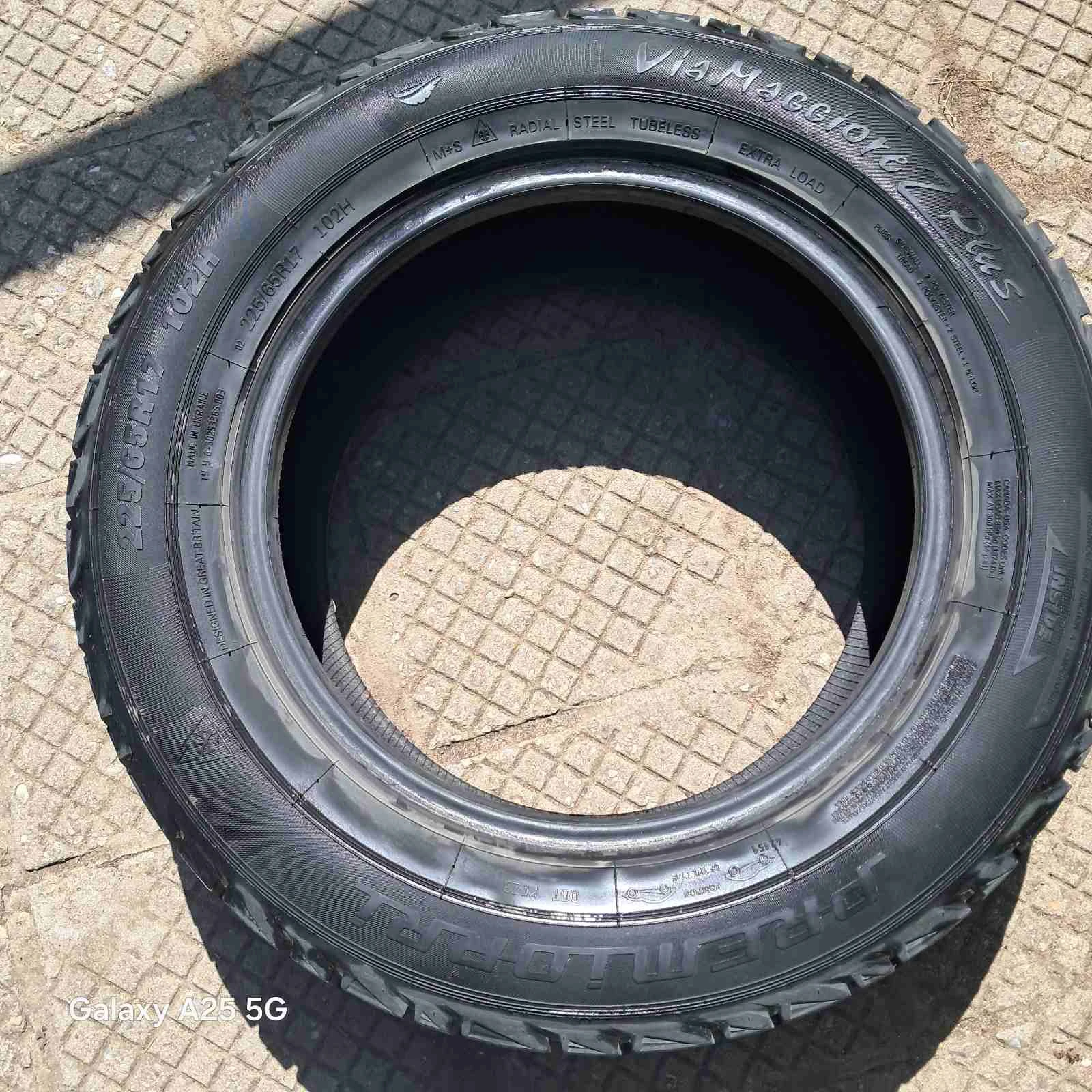 Гуми Зимни 225/65R17, снимка 2 - Гуми и джанти - 56247997