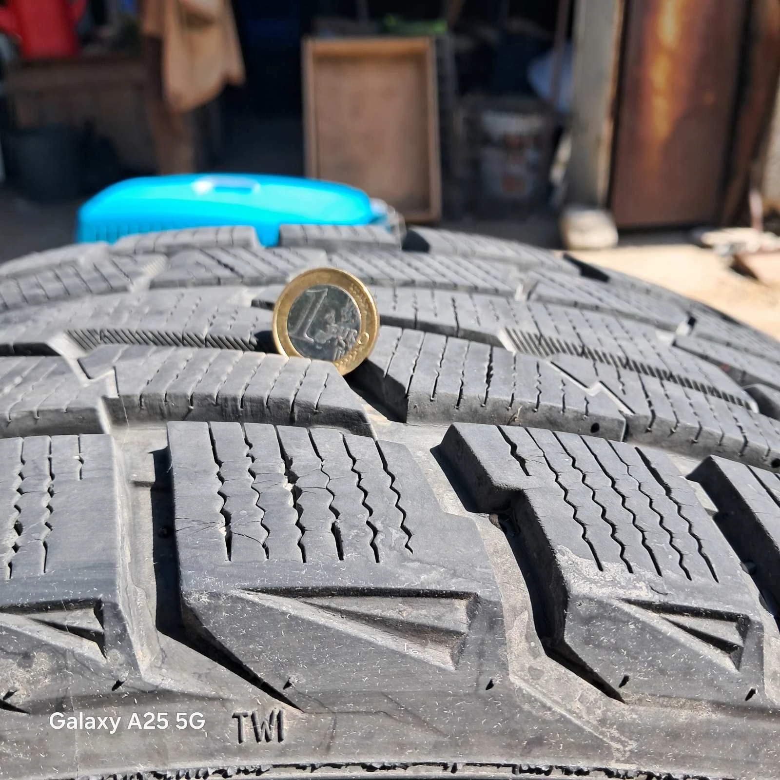 Гуми Зимни 225/65R17