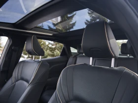 Toyota Crown Platinum AWD, снимка 16