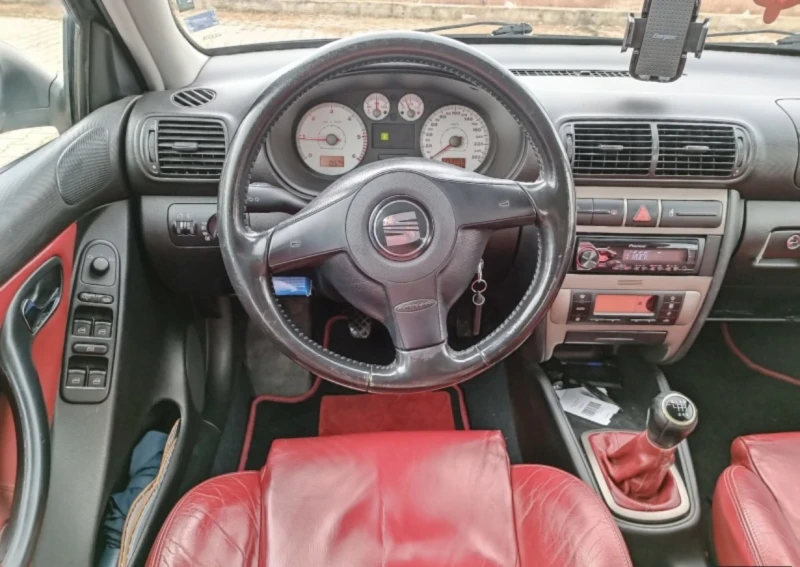 Seat Leon, снимка 9 - Автомобили и джипове - 48118695