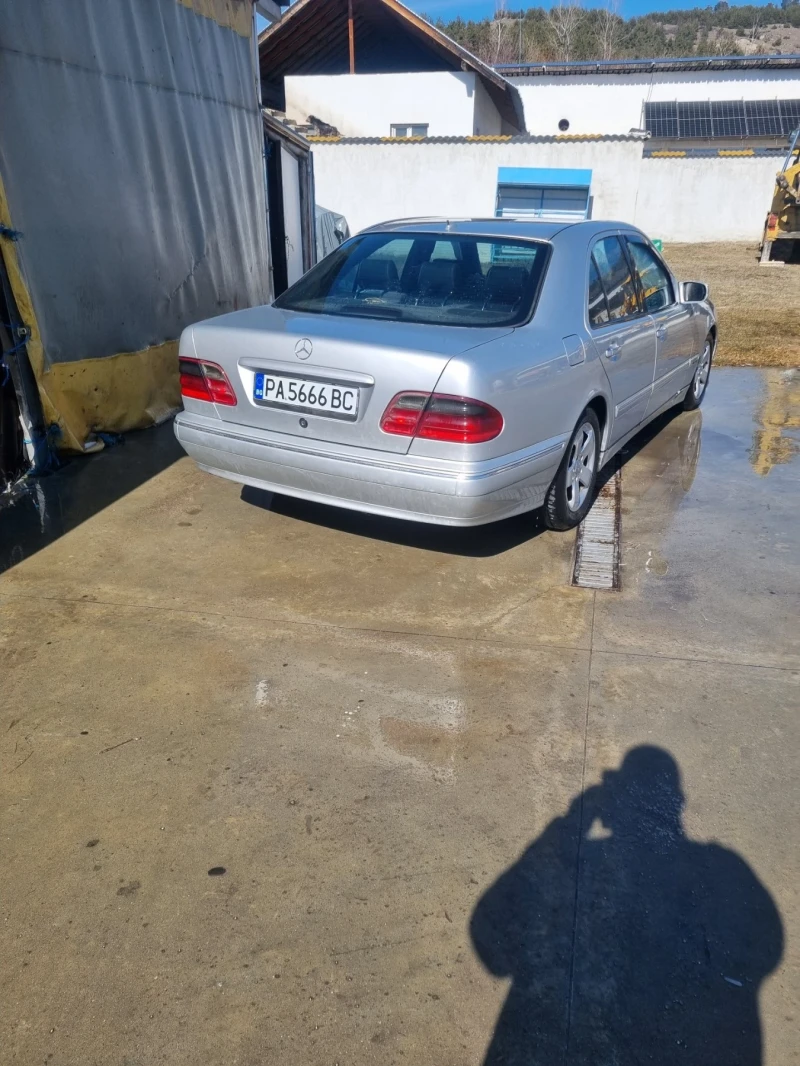 Mercedes-Benz E 270 Avangard 2.7, снимка 10 - Автомобили и джипове - 49292186