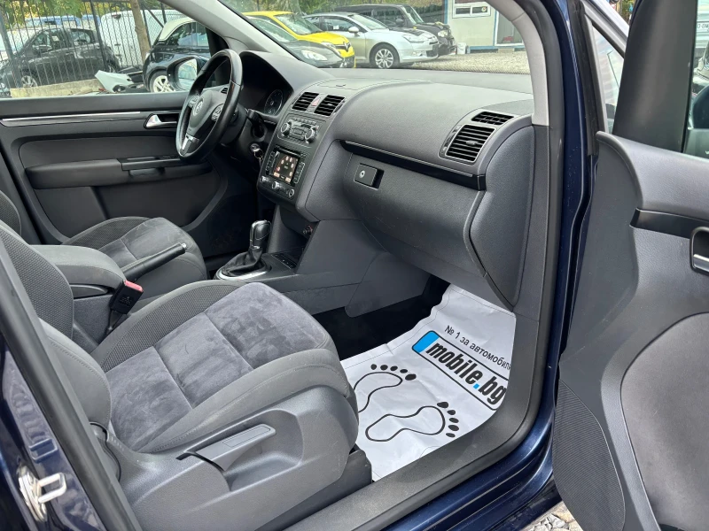 VW Touran 1.4Tsi, снимка 11 - Автомобили и джипове - 52056380