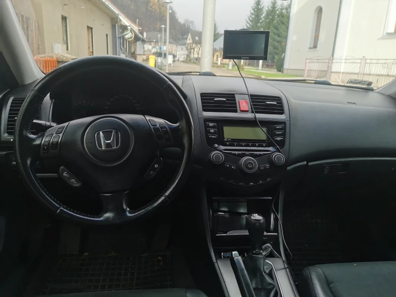 Honda Accord 2.0 спорт АГУ, снимка 4 - Автомобили и джипове - 52364594