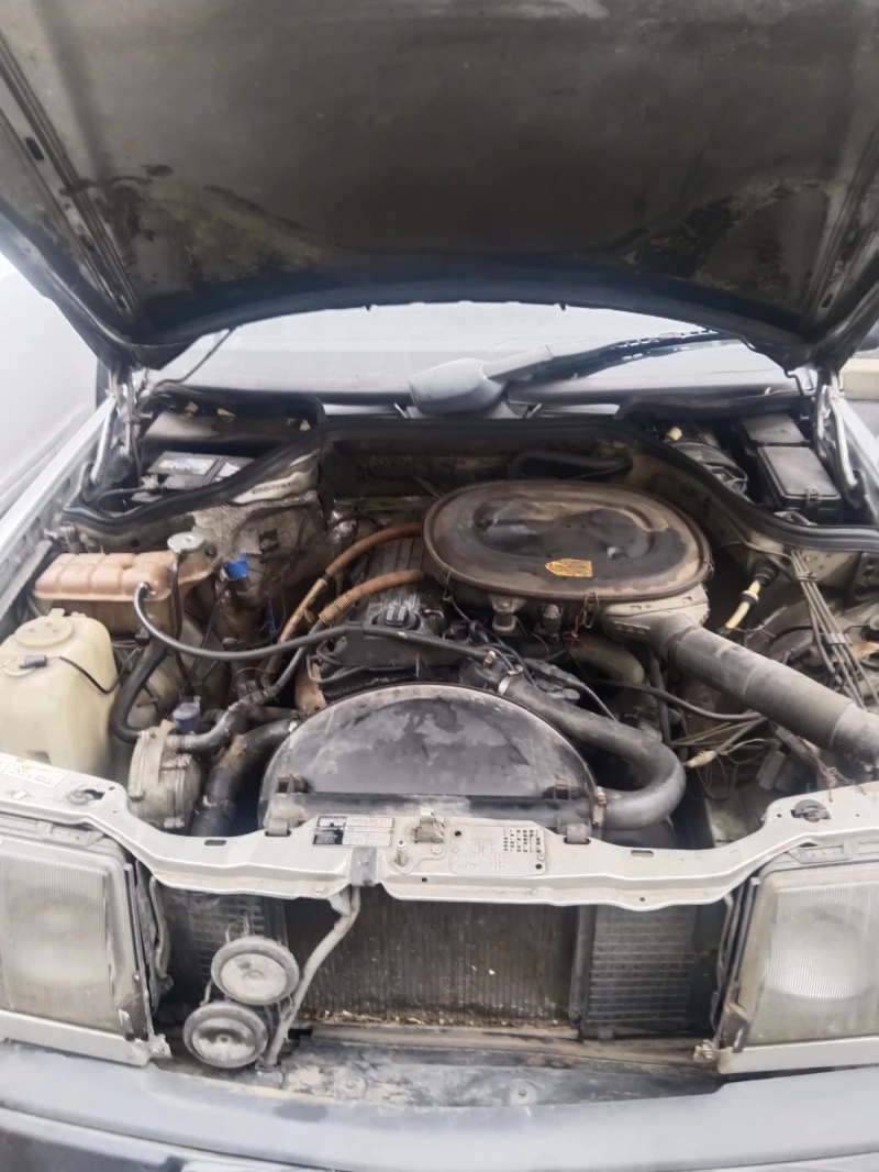 Mercedes-Benz E 230, снимка 2 - Автомобили и джипове - 52599305