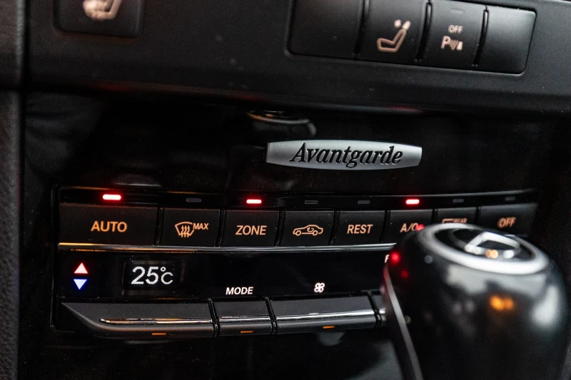 Mercedes-Benz E 250 AMG/Avantgarde/Фул пакет всички екстри , снимка 16 - Автомобили и джипове - 52771642
