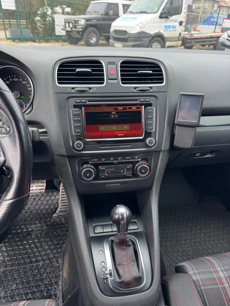 VW Golf 2.0 GTI 210 kc, снимка 12 - Автомобили и джипове - 53210153