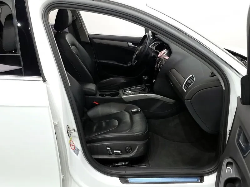 Audi A4 2.0 TDI, снимка 11 - Автомобили и джипове - 54143547