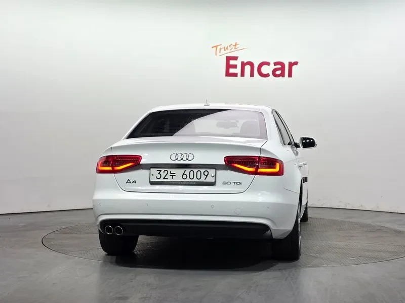 Audi A4 2.0 TDI, снимка 4 - Автомобили и джипове - 54143547