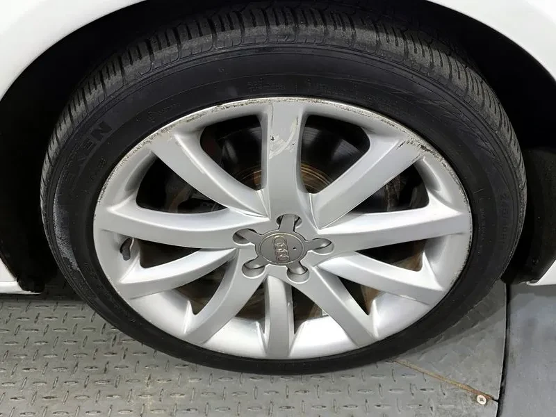 Audi A4 2.0 TDI, снимка 5 - Автомобили и джипове - 54143547