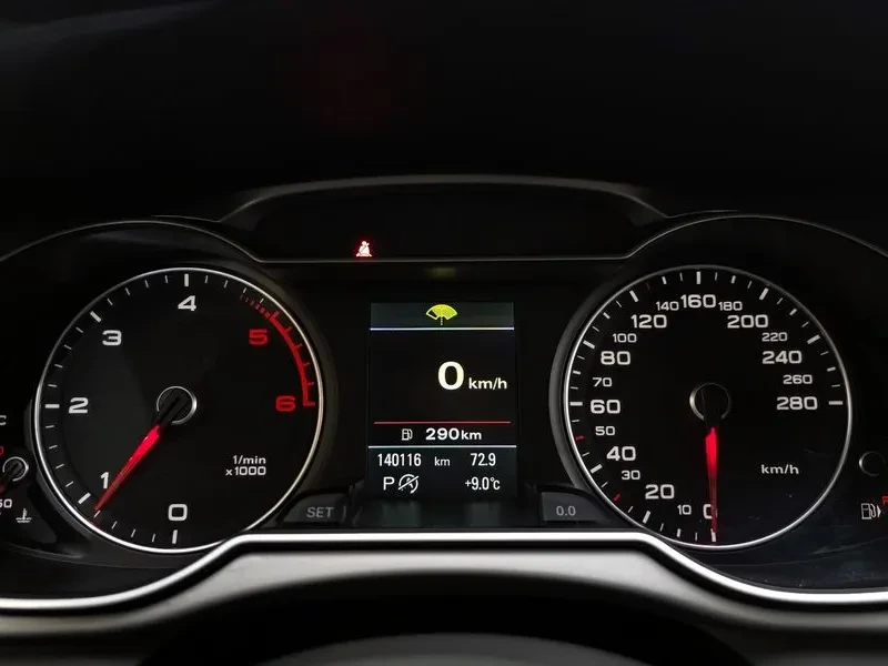 Audi A4 2.0 TDI, снимка 8 - Автомобили и джипове - 54143547