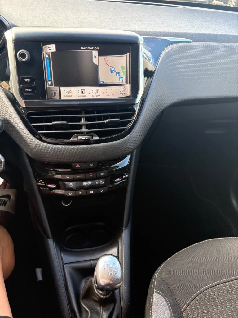 Peugeot 208 1.6E-HDI 115кс  6скорости!, снимка 14 - Автомобили и джипове - 56118853