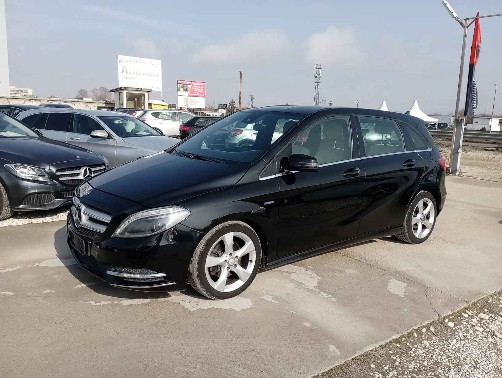 Mercedes-Benz B 200 Кожа, Навигация, Камера  - изображение 2