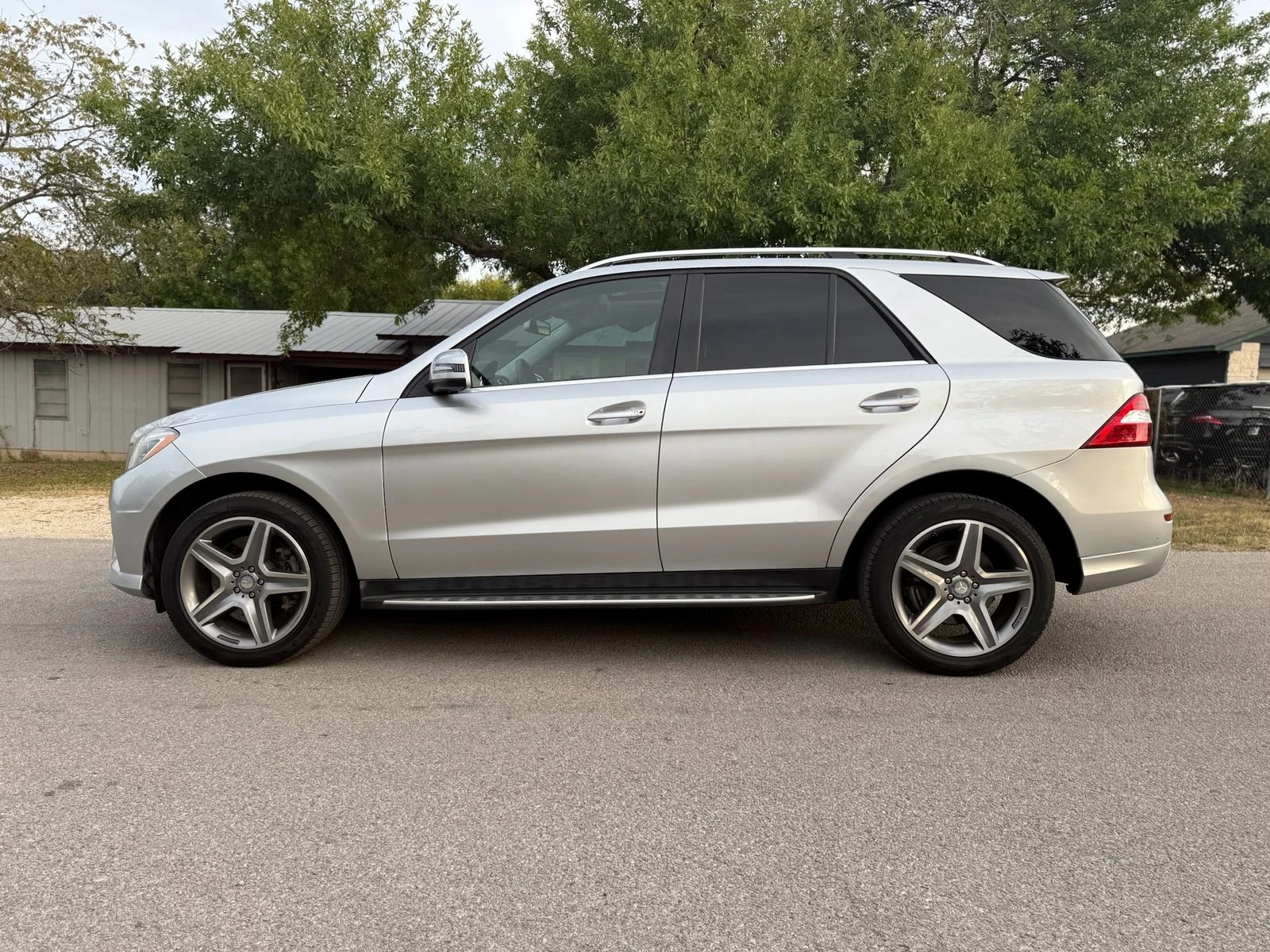 Mercedes-Benz ML 550 4MATIC* Keyless* Lane Assist* Зад.Камера* Адапт.Фа - изображение 7