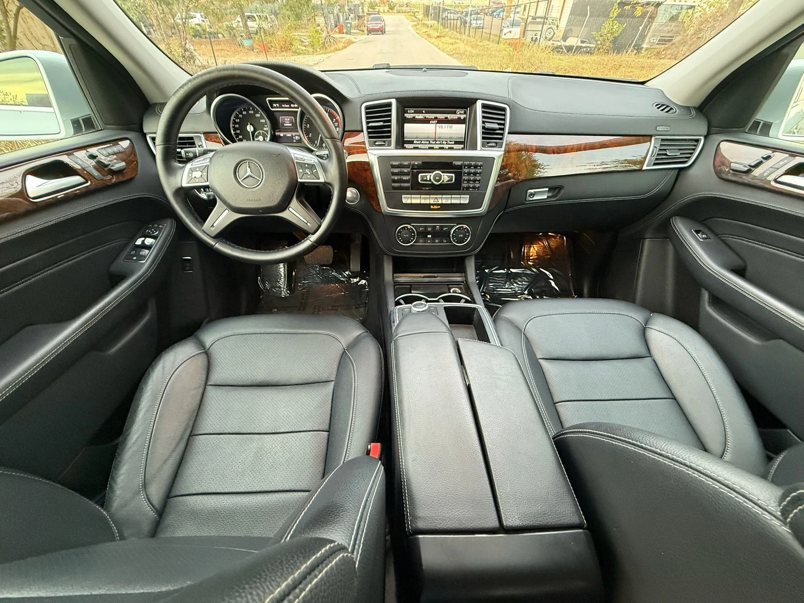 Mercedes-Benz ML 550 4MATIC* Keyless* Lane Assist* Зад.Камера* Адапт.Фа - изображение 9