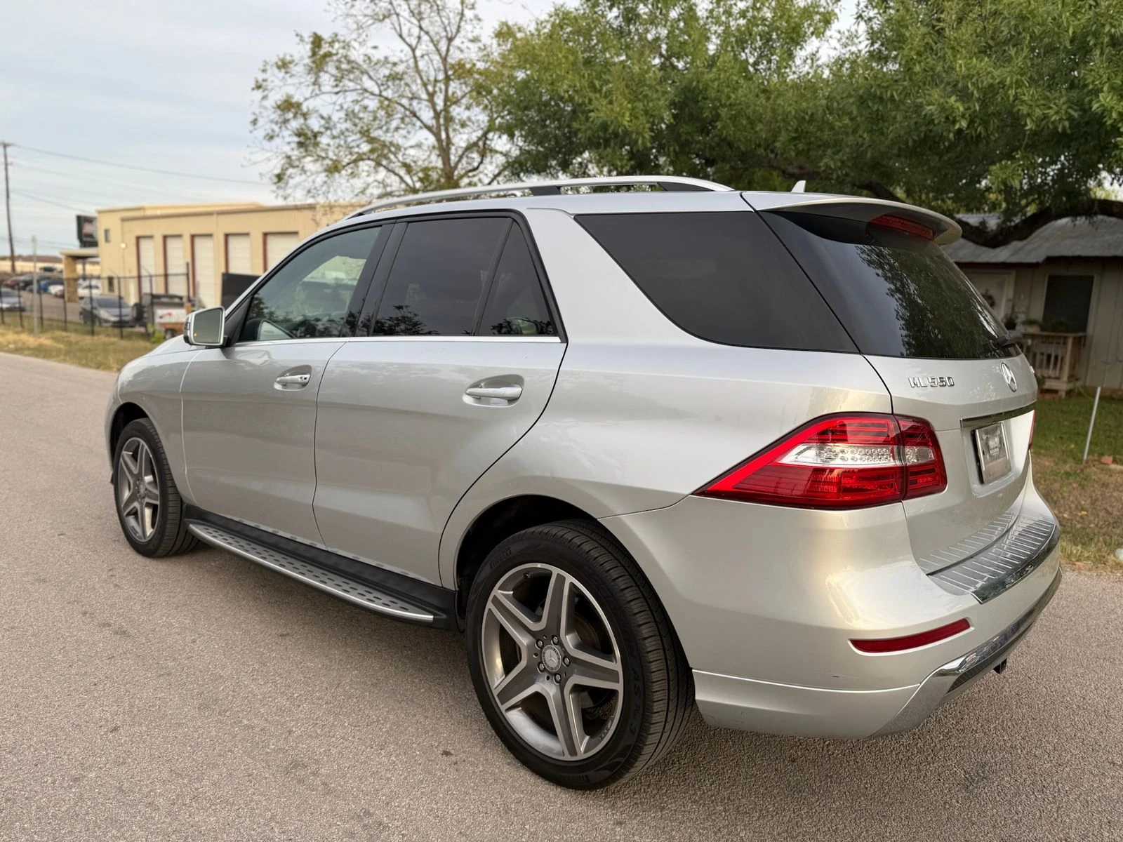 Mercedes-Benz ML 550 4MATIC* Keyless* Lane Assist* Зад.Камера* Адапт.Фа - изображение 6