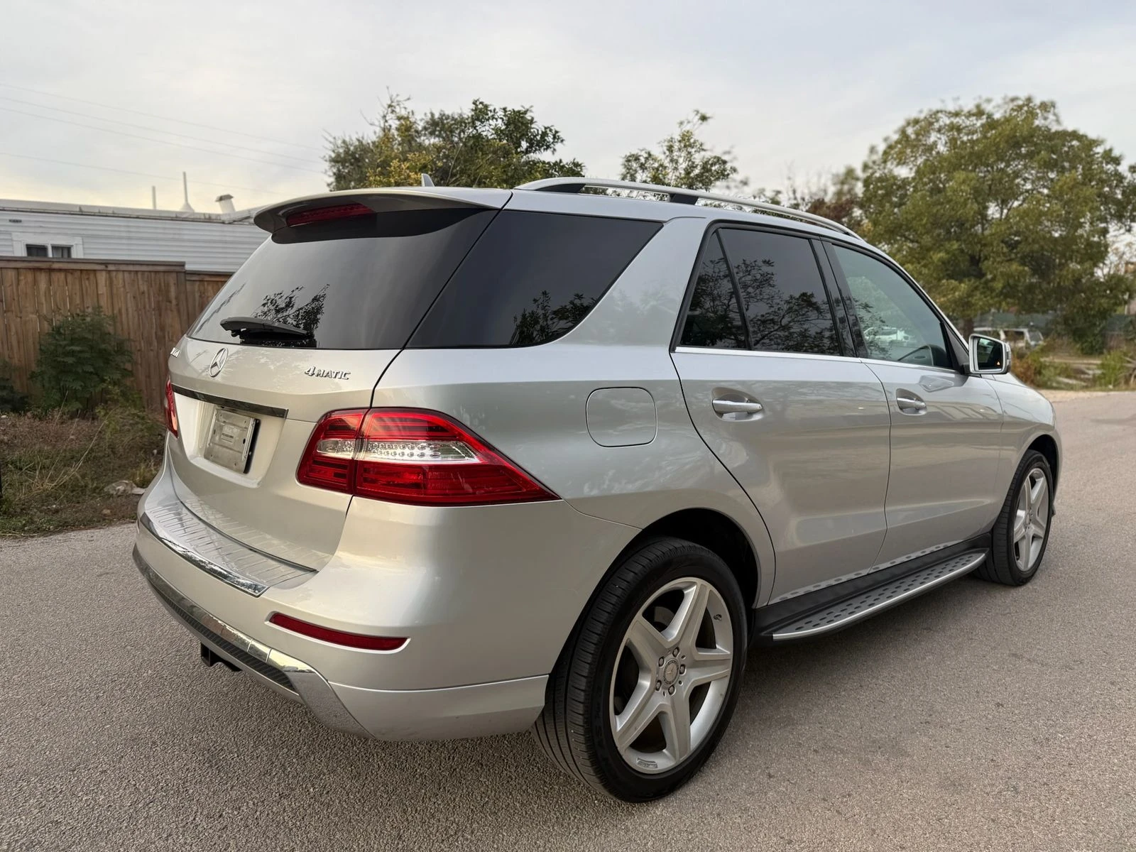 Mercedes-Benz ML 550 4MATIC* Keyless* Lane Assist* Зад.Камера* Адапт.Фа - изображение 4