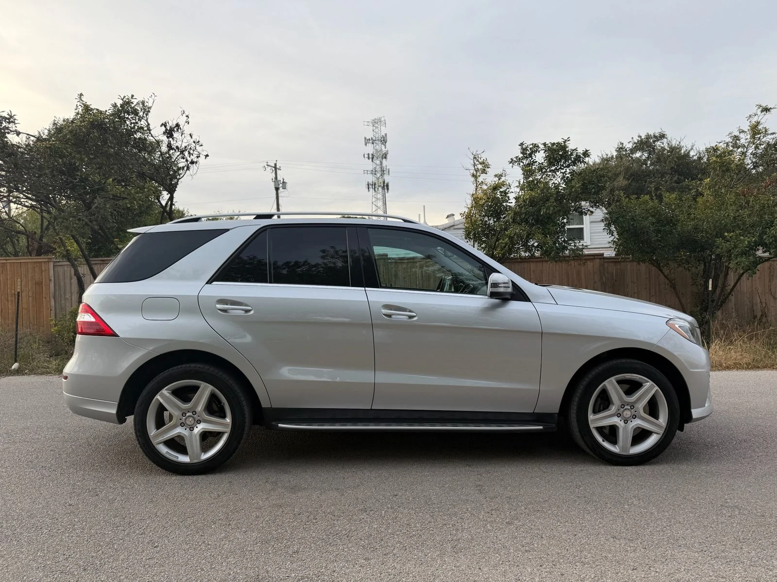 Mercedes-Benz ML 550 4MATIC* Keyless* Lane Assist* Зад.Камера* Адапт.Фа - изображение 3