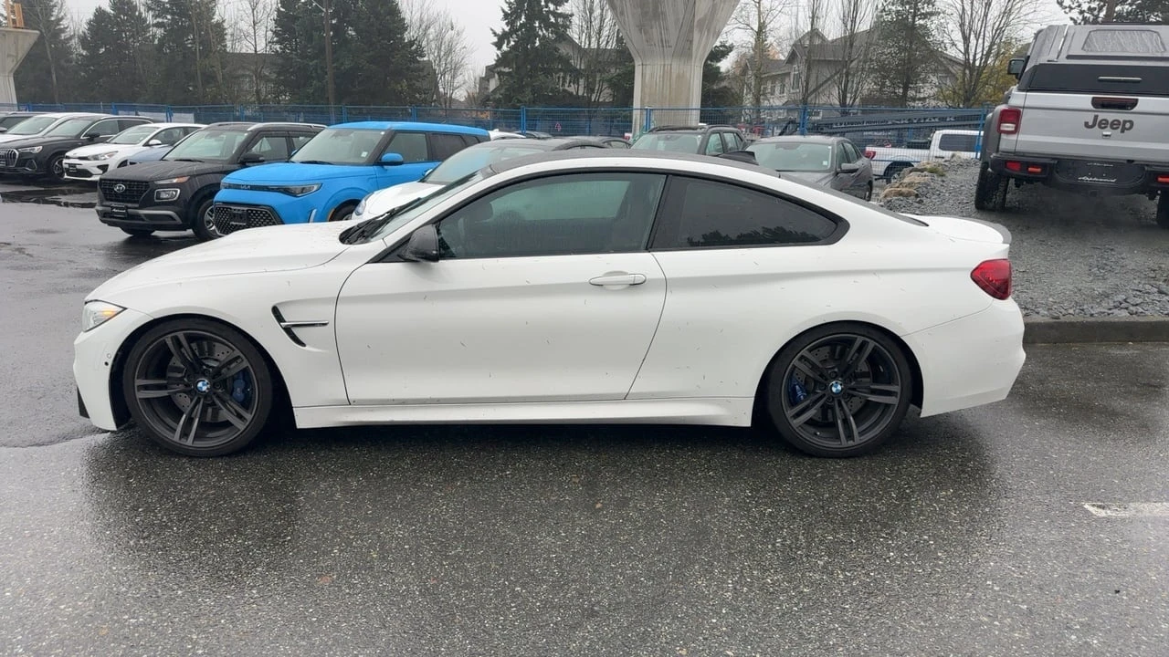 BMW M4 * 2dr Cpe * CARFAX * БЕЗ ПЪРВОНАЧАЛНА ВНОСКА - изображение 2