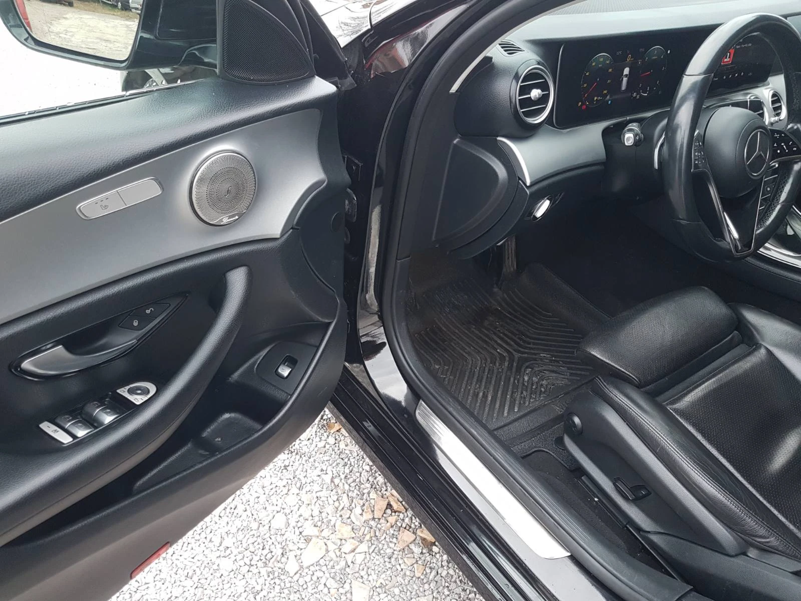 Mercedes-Benz E 200, снимка 9 - Автомобили и джипове - 53903775