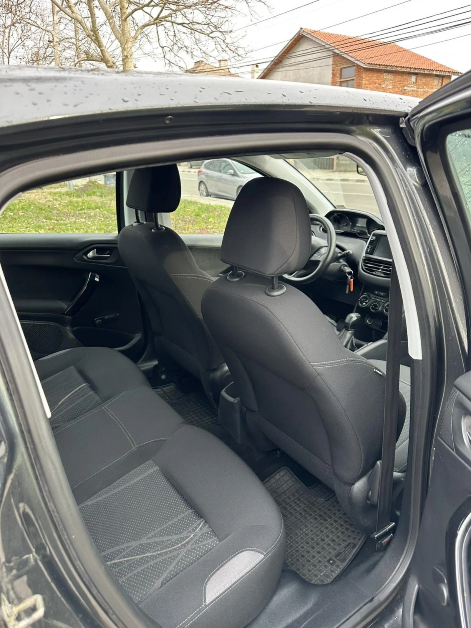 Peugeot 208, снимка 12 - Автомобили и джипове - 53926546