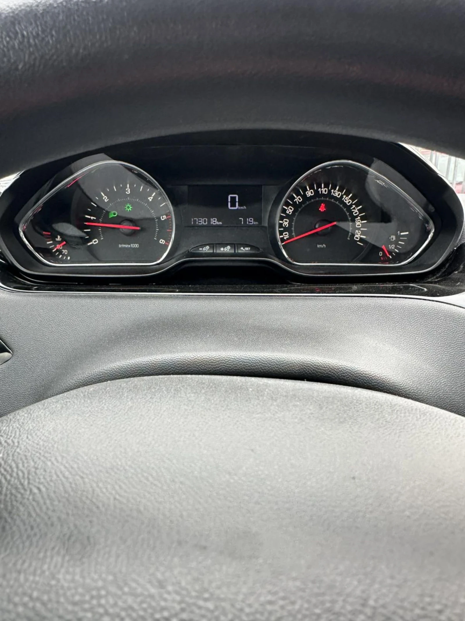 Peugeot 208, снимка 14 - Автомобили и джипове - 53926546