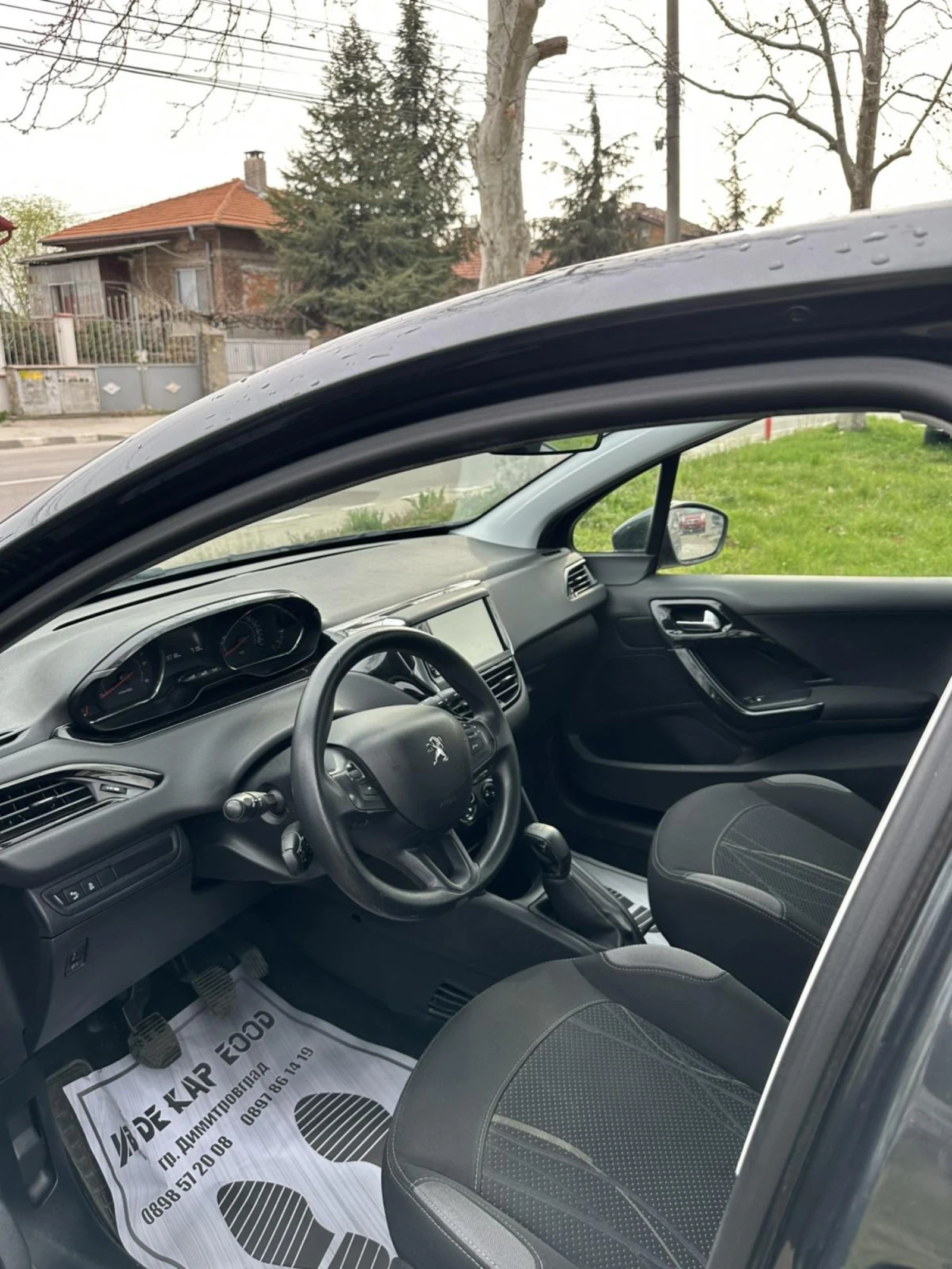 Peugeot 208, снимка 10 - Автомобили и джипове - 53926546