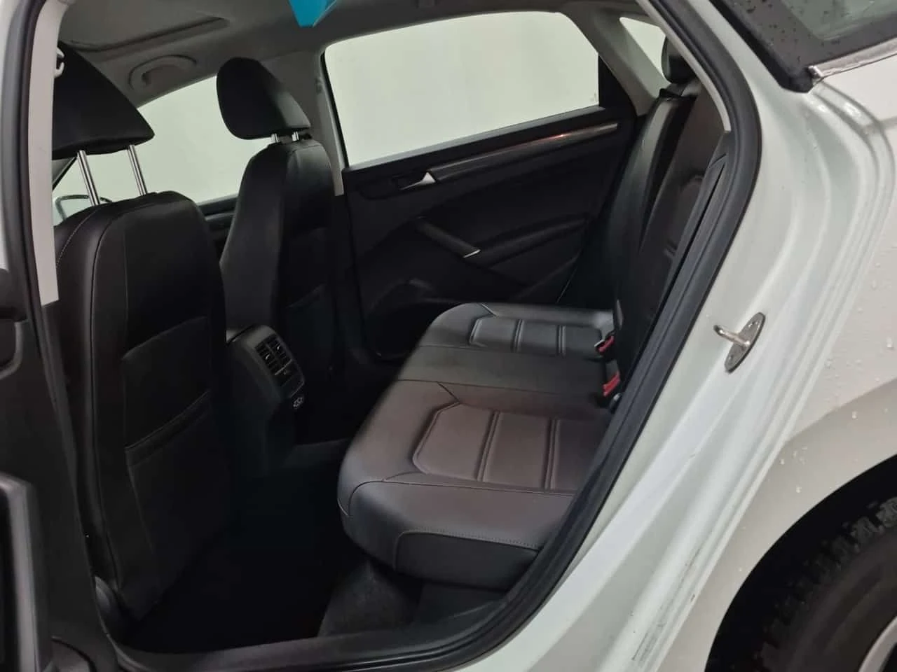 VW Passat  HIGHLINE| ПАНОРАМА| ПОДГРЕВИ| , снимка 10 - Автомобили и джипове - 53951124