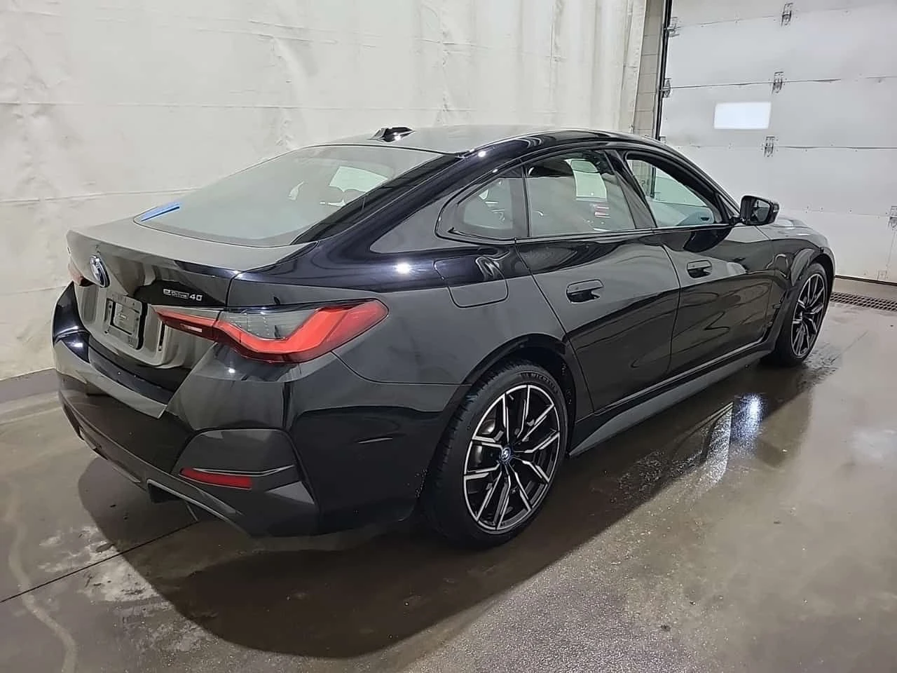 BMW i4 EDRIVE40| HEAD-UP| 360| PANO| AMBIENT| CARFAX , снимка 3 - Автомобили и джипове - 53963092