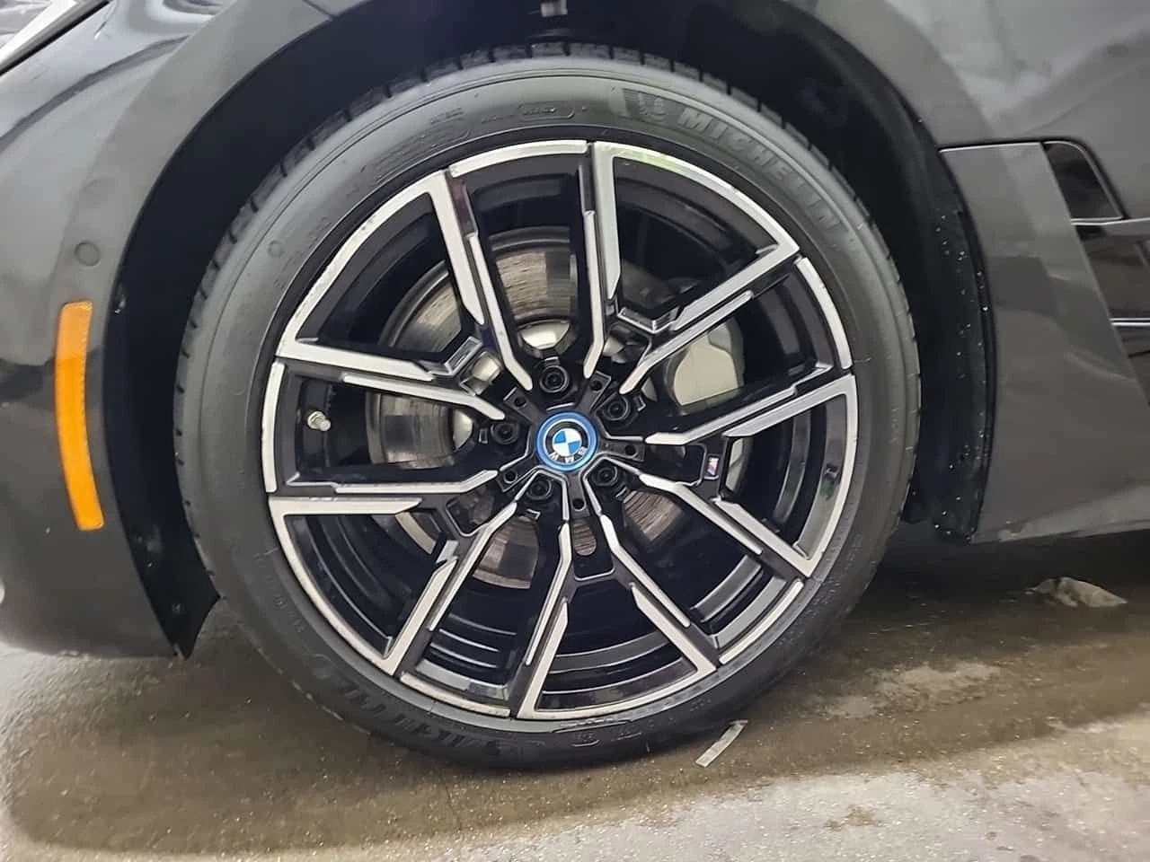 BMW i4 EDRIVE40| HEAD-UP| 360| PANO| AMBIENT| CARFAX , снимка 6 - Автомобили и джипове - 53963092