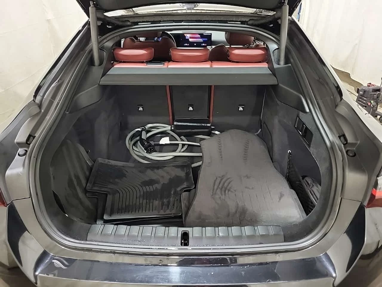 BMW i4 EDRIVE40| HEAD-UP| 360| PANO| AMBIENT| CARFAX , снимка 14 - Автомобили и джипове - 53963092