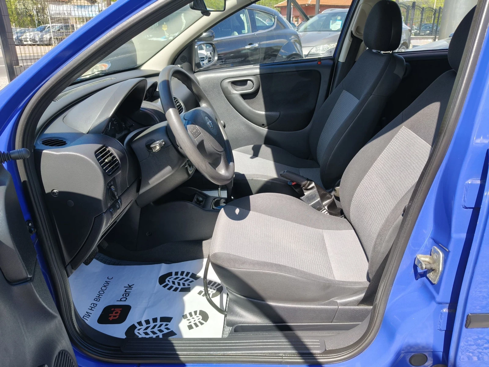 Opel Corsa 1.2i Автоматик, снимка 7 - Автомобили и джипове - 54443590