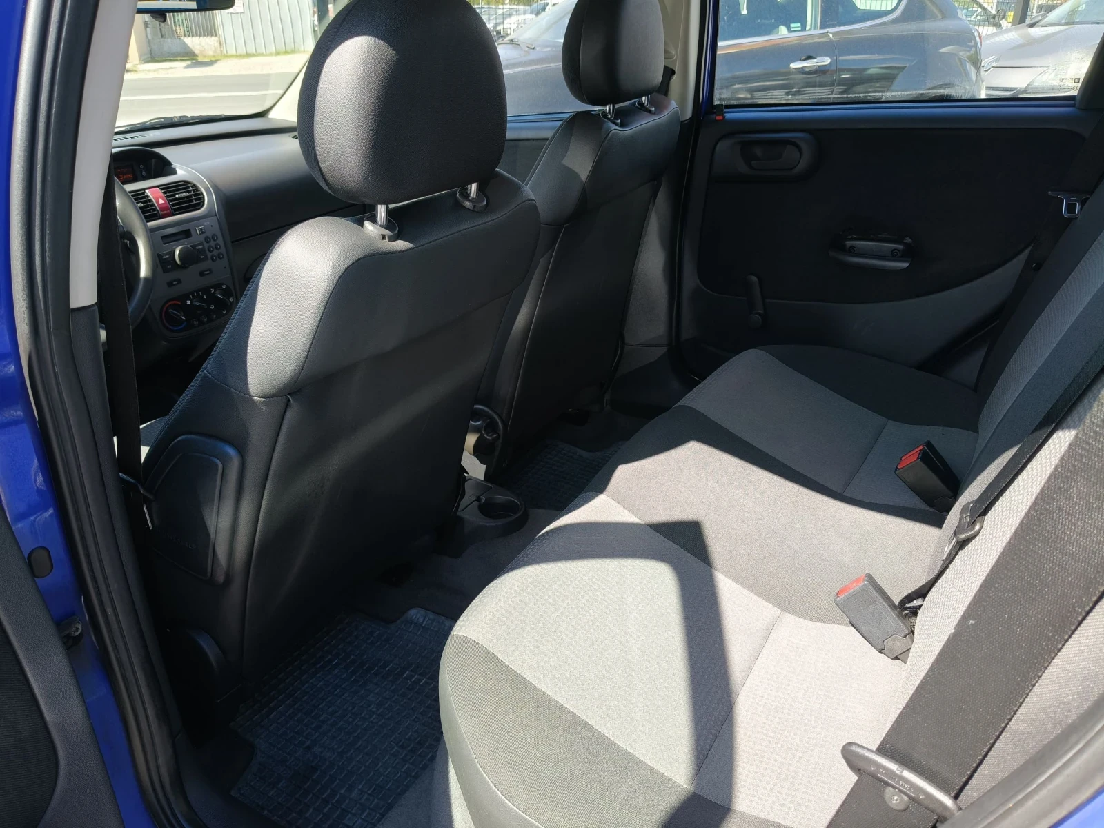 Opel Corsa 1.2i Автоматик, снимка 10 - Автомобили и джипове - 54443590