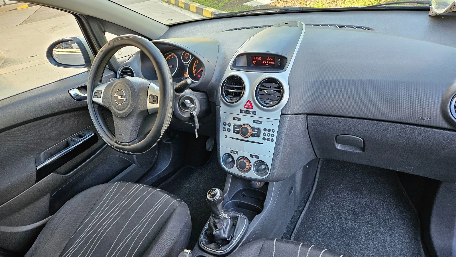 Opel Corsa 1.2 Klimatik/Euro4, снимка 11 - Автомобили и джипове - 54615943
