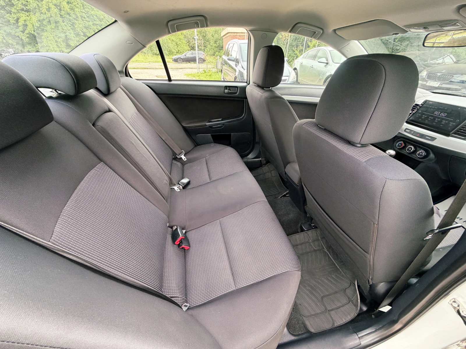 Mitsubishi Lancer 1.5i СЕДАН, снимка 12 - Автомобили и джипове - 54651862