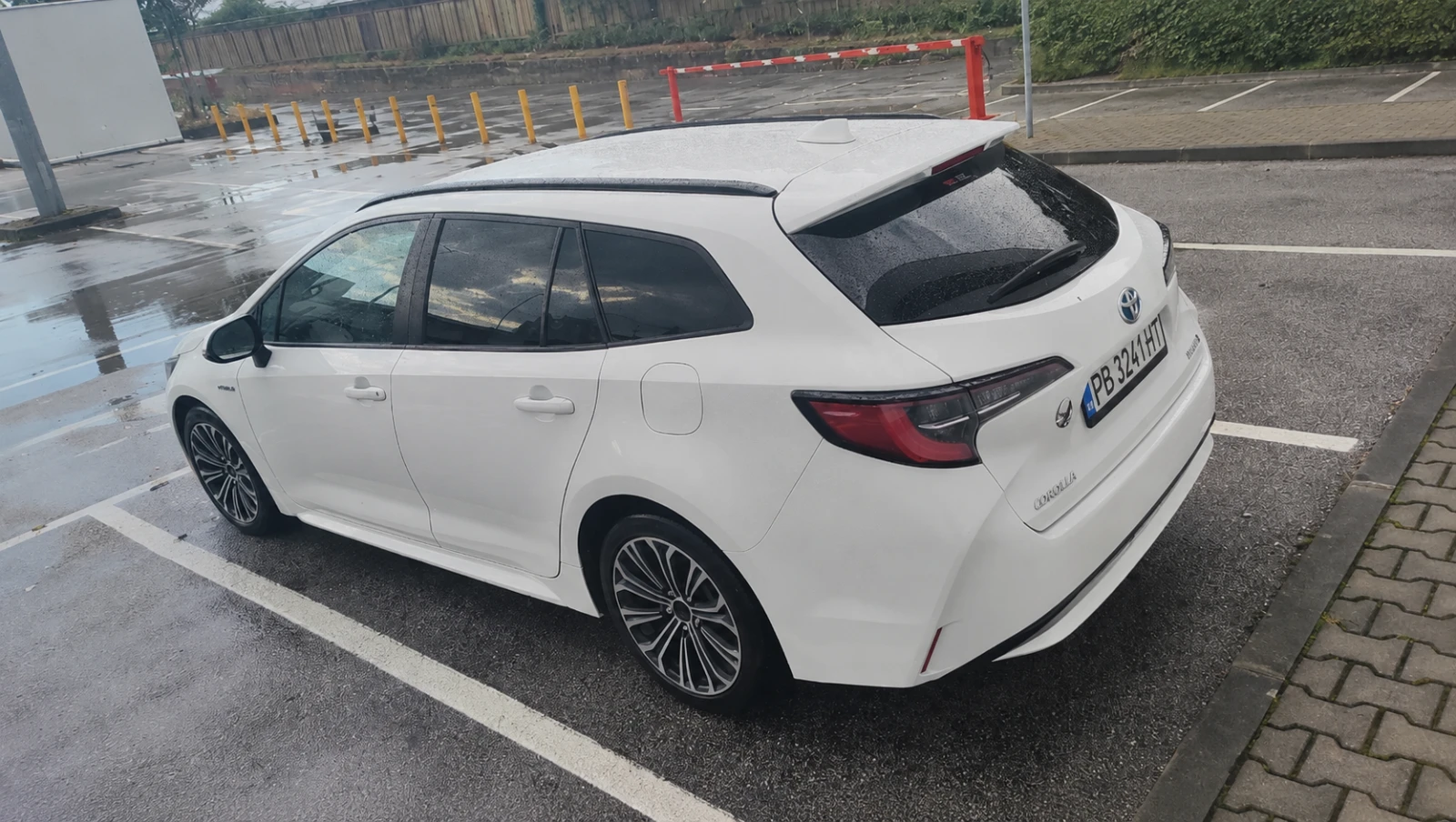 Toyota Corolla Touring Sport, 1.8 Hybrid, ГАРАНЦИОННА, снимка 5 - Автомобили и джипове - 54960936