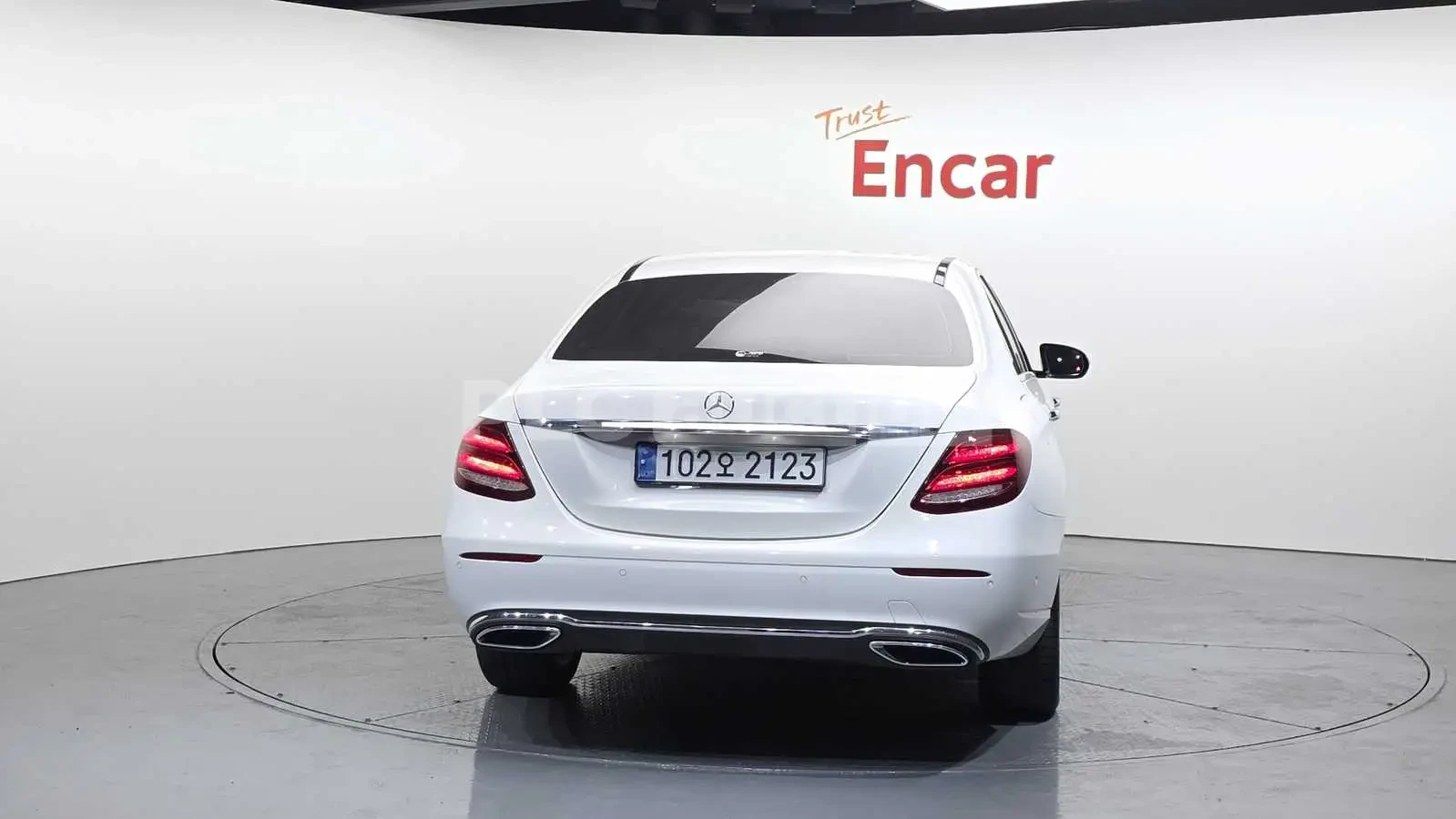 Mercedes-Benz E 220 ПОДГРЕВИ * BURMESTER * KEYLESS * АВТОКРЕДИТ , снимка 4 - Автомобили и джипове - 55033171