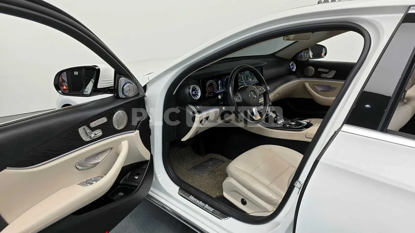 Mercedes-Benz E 220 ПОДГРЕВИ * BURMESTER * KEYLESS * АВТОКРЕДИТ , снимка 10 - Автомобили и джипове - 55033171