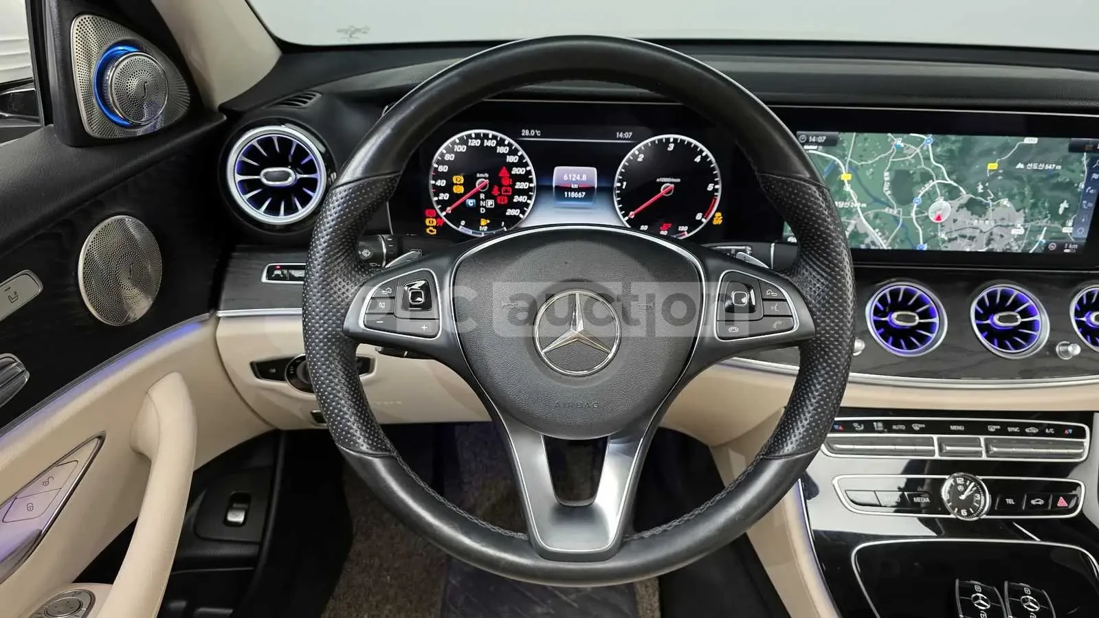 Mercedes-Benz E 220 ПОДГРЕВИ * BURMESTER * KEYLESS * АВТОКРЕДИТ , снимка 14 - Автомобили и джипове - 55033171