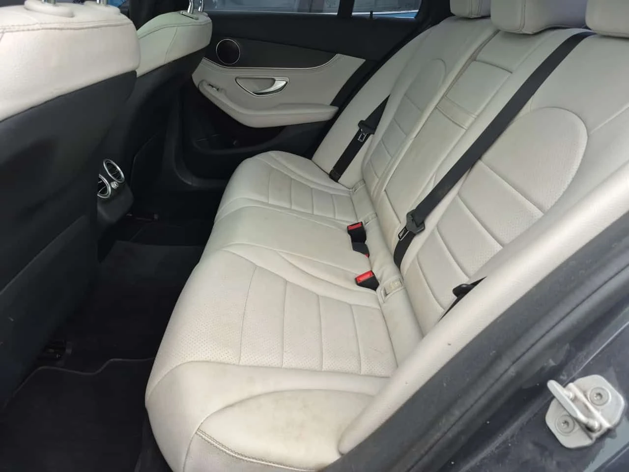 Mercedes-Benz C 300 АМГ Пакет/CARFAX/Панорама/Подгрев/Памет/ФИНАНСИРАН, снимка 12 - Автомобили и джипове - 55180661