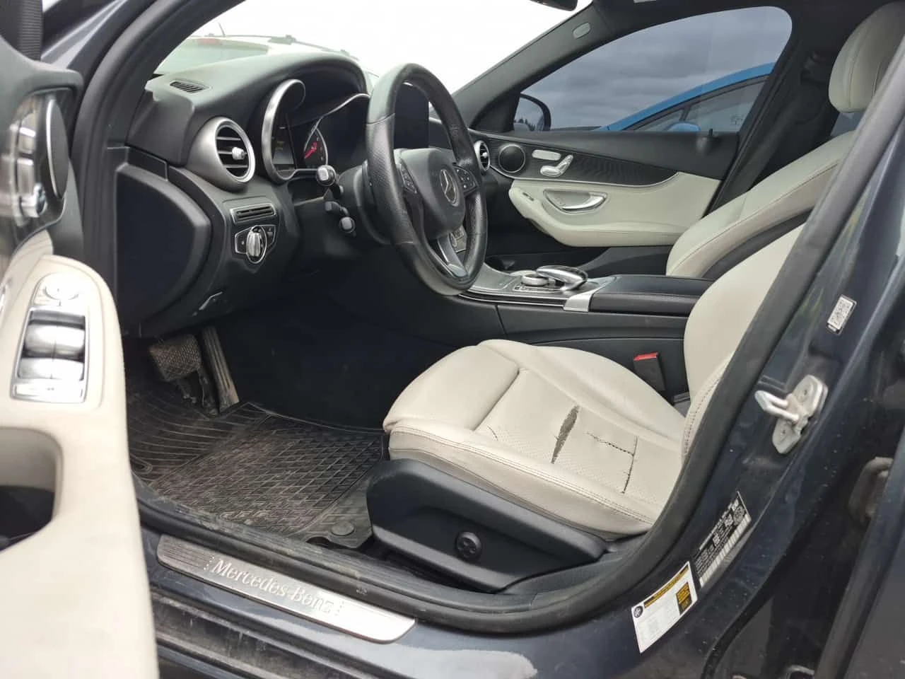 Mercedes-Benz C 300 АМГ Пакет/CARFAX/Панорама/Подгрев/Памет/ФИНАНСИРАН, снимка 5 - Автомобили и джипове - 55180661