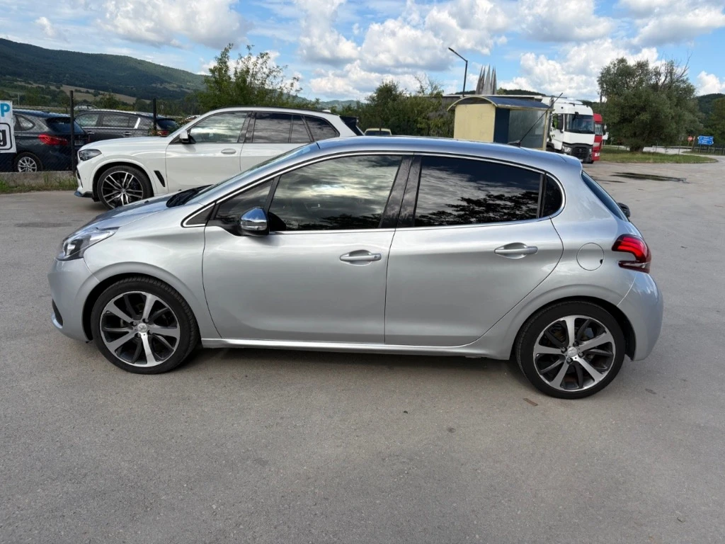 Peugeot 208 1.6E-HDI 115кс  6скорости!, снимка 2 - Автомобили и джипове - 56118853