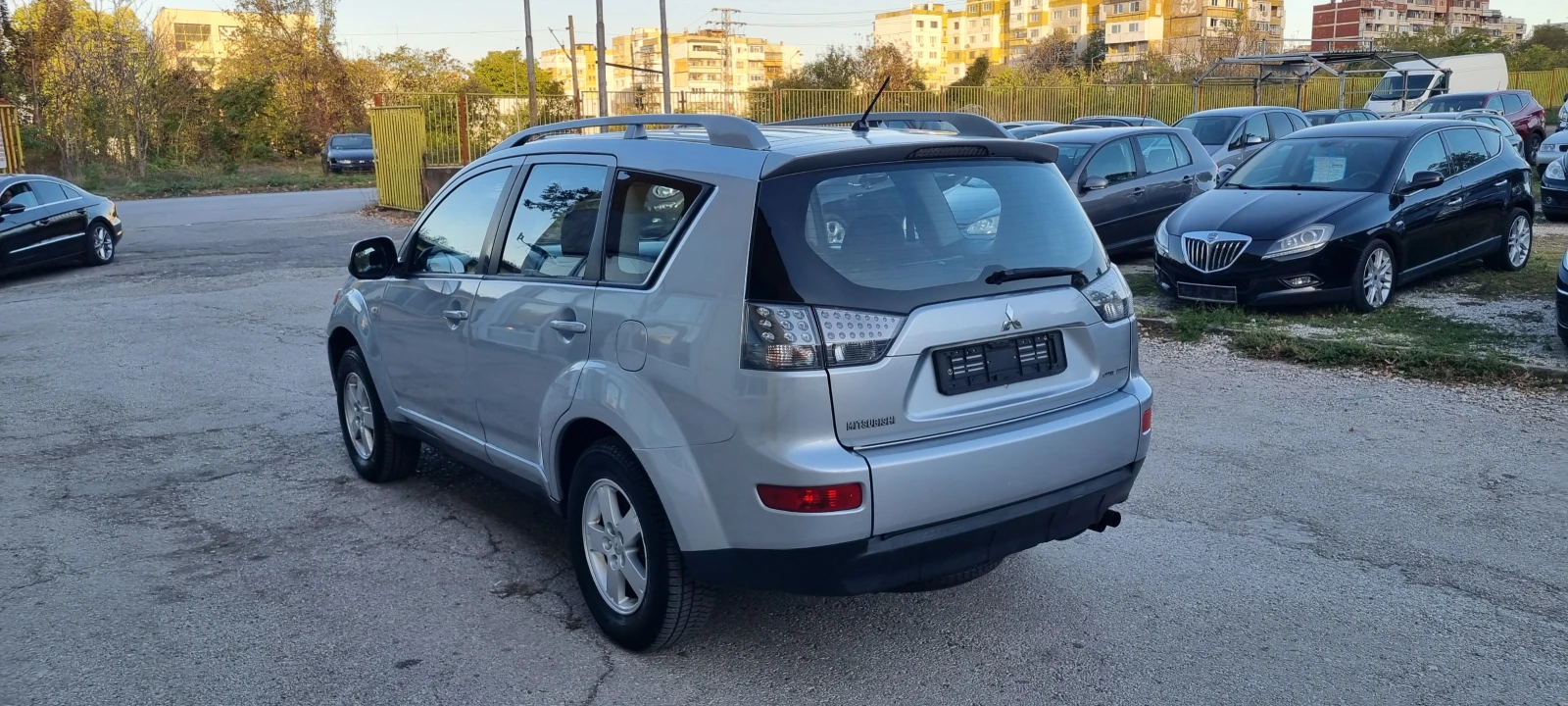 Mitsubishi Outlander 2.00 TDI 4x4 ITALY - изображение 10