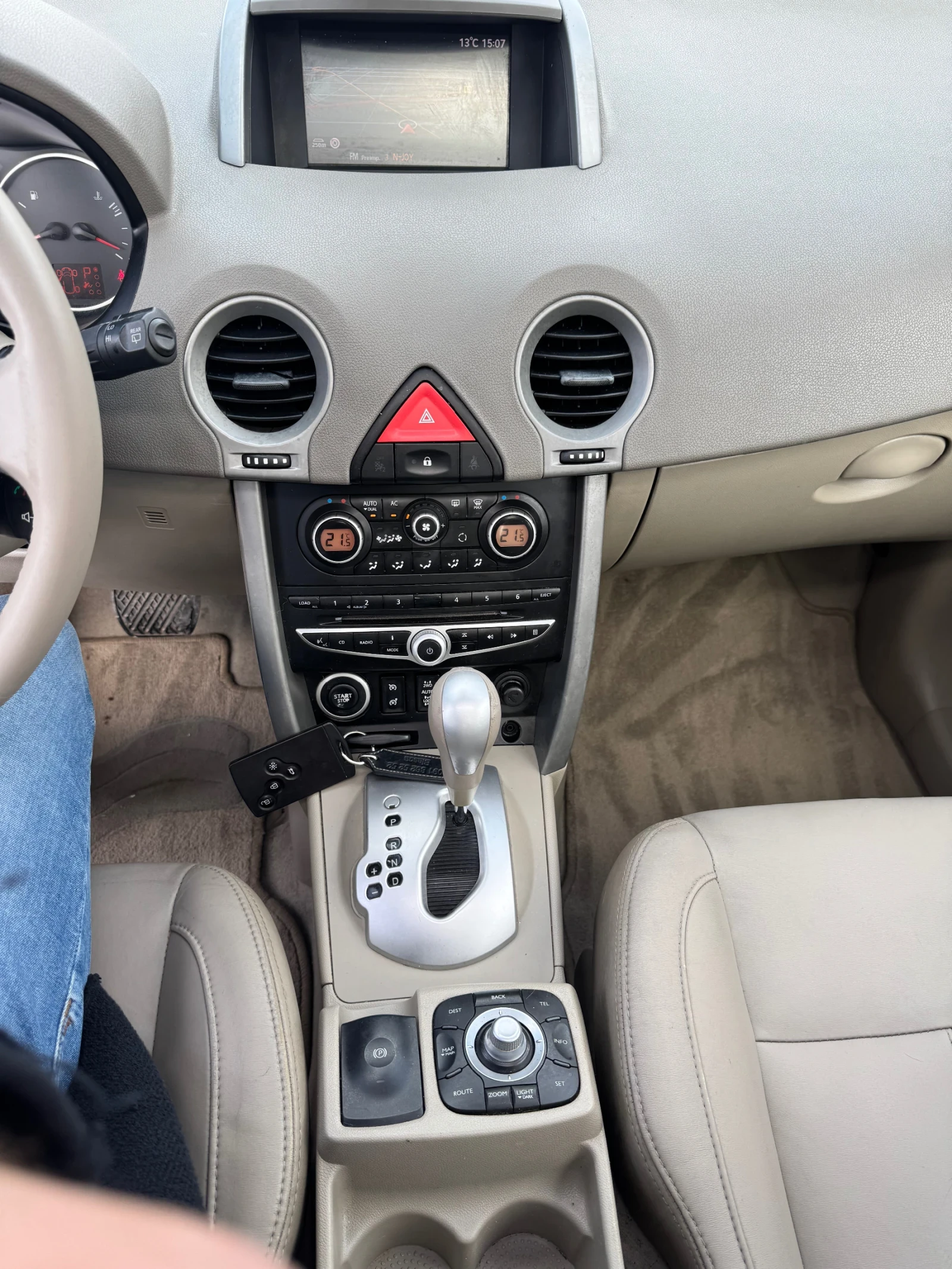 Renault Koleos ПАНОРАМА* КОЖА* 4х4* БЛОКАЖ* NAVI* 2.0dci 150hp, снимка 7 - Автомобили и джипове - 53876221