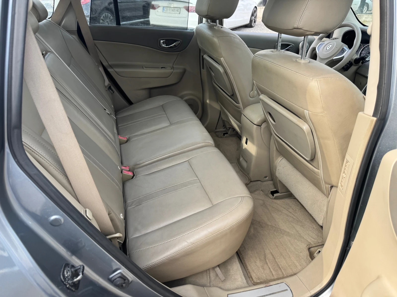 Renault Koleos ПАНОРАМА* КОЖА* 4х4* БЛОКАЖ* NAVI* 2.0dci 150hp, снимка 14 - Автомобили и джипове - 53876221