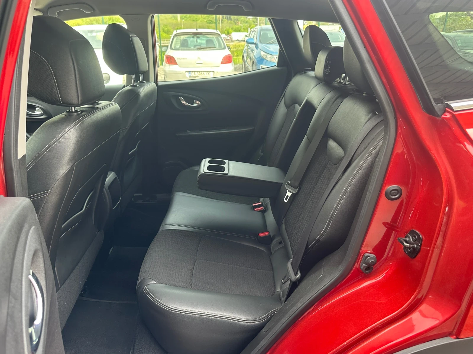 Renault Kadjar 1.5DCI-KEYLESS GO-LED-НАВИ-САМОПАРКИРАНЕ-КАМЕРА., снимка 12 - Автомобили и джипове - 54362269