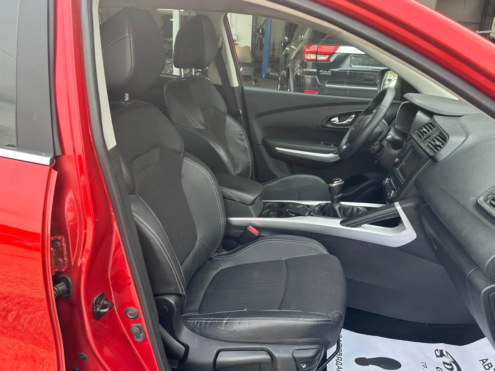 Renault Kadjar 1.5DCI-KEYLESS GO-LED-НАВИ-САМОПАРКИРАНЕ-КАМЕРА., снимка 16 - Автомобили и джипове - 54362269