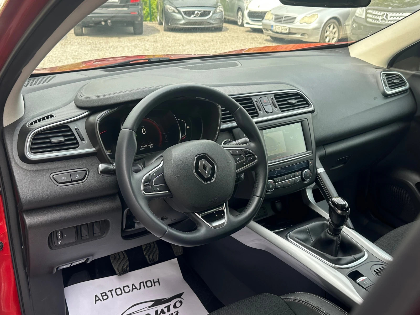 Renault Kadjar 1.5DCI-KEYLESS GO-LED-НАВИ-САМОПАРКИРАНЕ-КАМЕРА., снимка 9 - Автомобили и джипове - 54362269