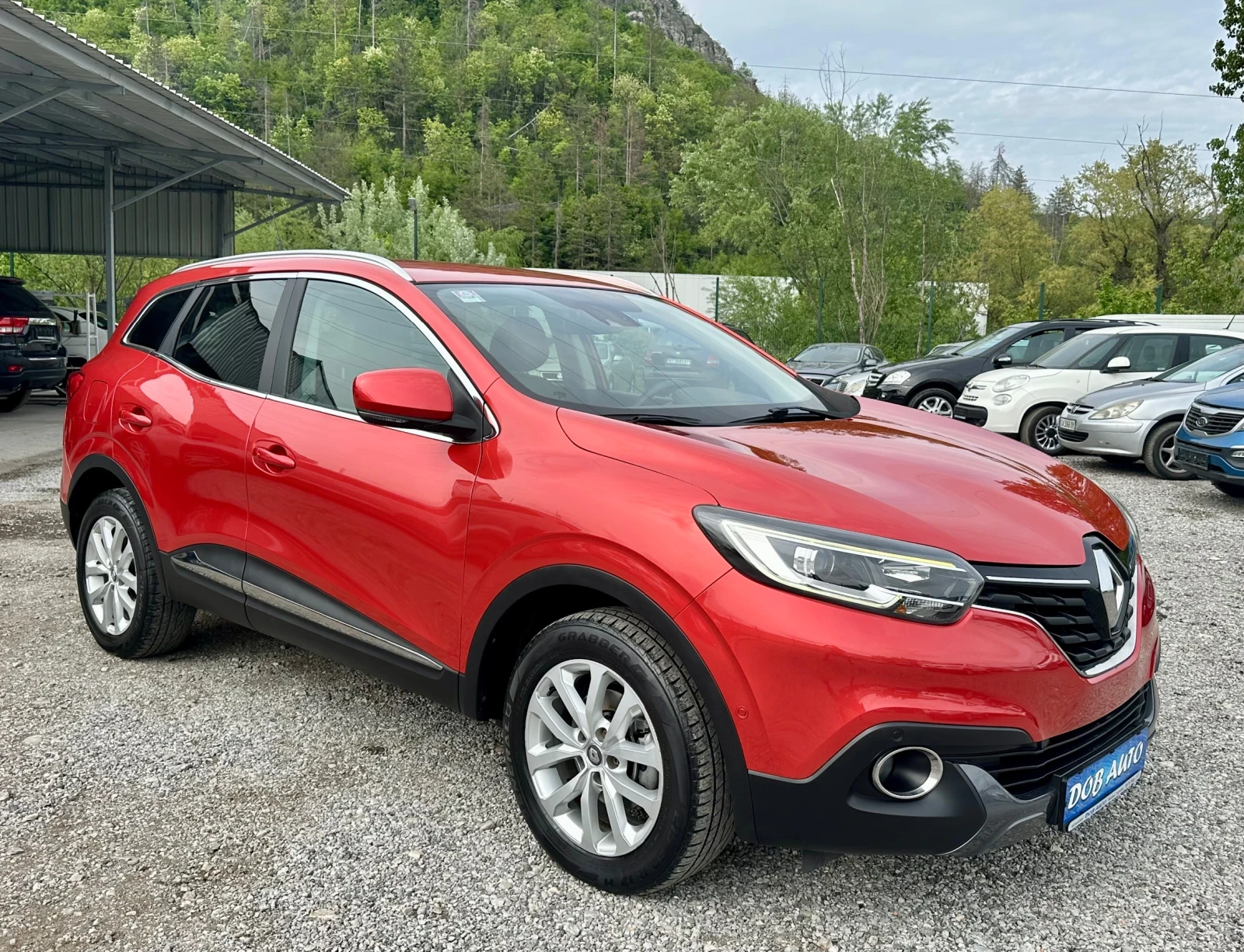 Renault Kadjar 1.5DCI-KEYLESS GO-LED-НАВИ-САМОПАРКИРАНЕ-КАМЕРА., снимка 7 - Автомобили и джипове - 54362269