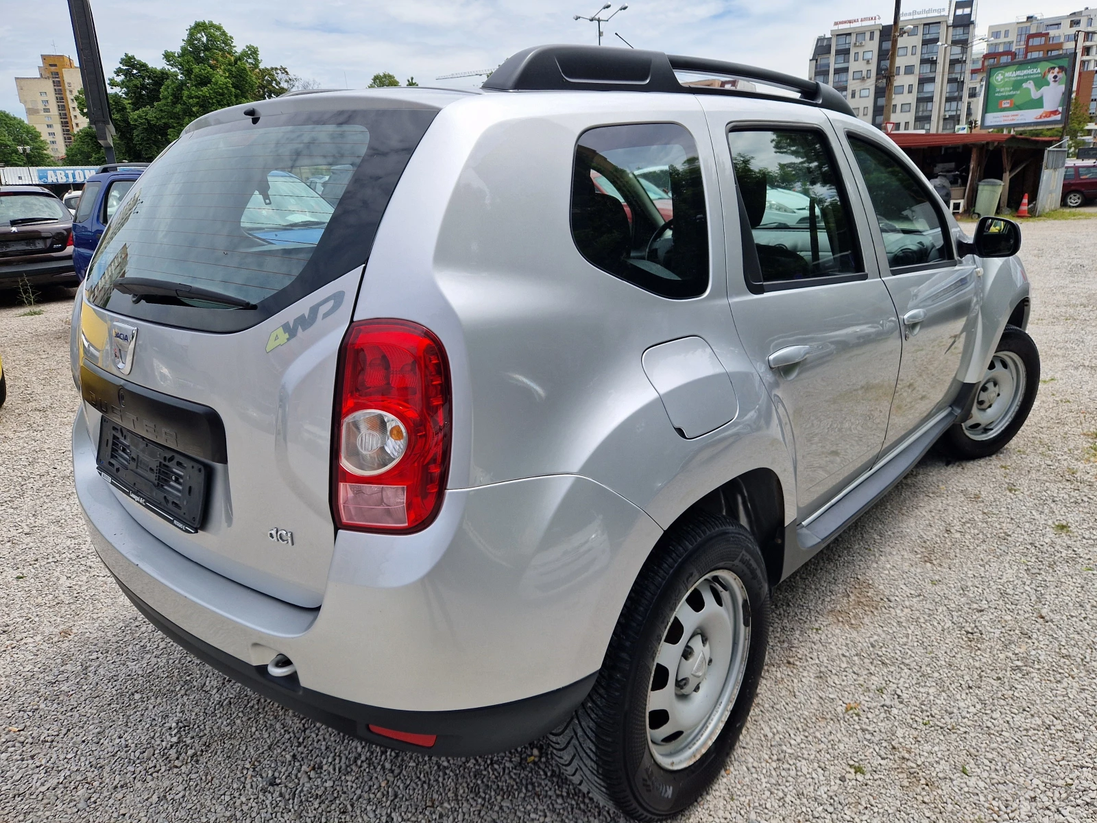 Dacia Duster 1.5DCI/4×4, снимка 5 - Автомобили и джипове - 54606637